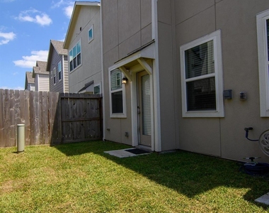 5511 Cuerta Street - Photo Thumbnail 32