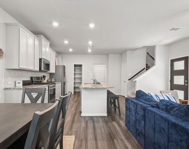 5511 Cuerta Street - Photo Thumbnail 7