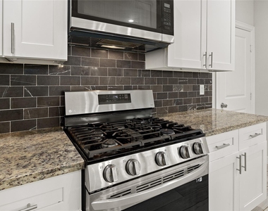1411 Featherstone Street - Photo Thumbnail 11