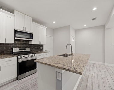 1411 Featherstone Street - Photo Thumbnail 10