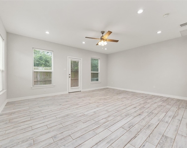 1411 Featherstone Street - Photo Thumbnail 15