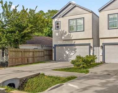 1411 Featherstone Street - Photo Thumbnail 4