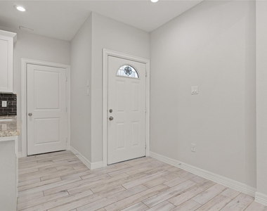 1411 Featherstone Street - Photo Thumbnail 8