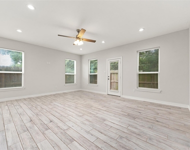 1411 Featherstone Street - Photo Thumbnail 17