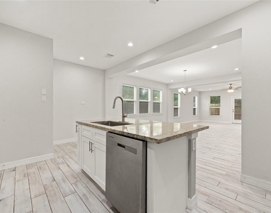 1411 Featherstone Street - Photo Thumbnail 12