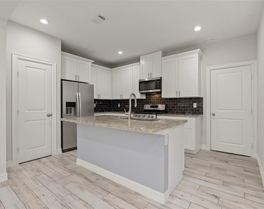 1411 Featherstone Street - Photo Thumbnail 9