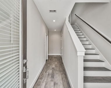 5509 Beall Street - Photo Thumbnail 4