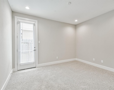 5509 Beall Street - Photo Thumbnail 33