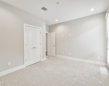 5509 Beall Street - Photo Thumbnail 32