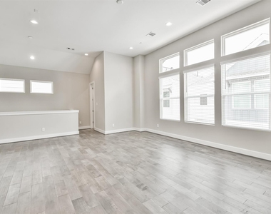 5509 Beall Street - Photo Thumbnail 6