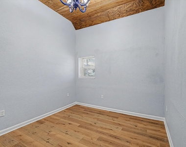 1827 Avenue O - Photo Thumbnail 13