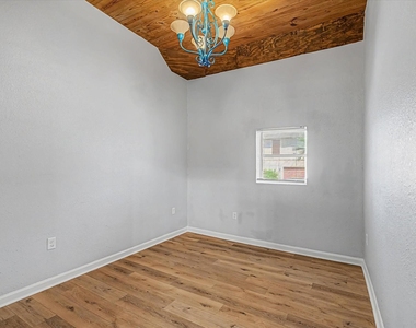 1827 Avenue O - Photo Thumbnail 11