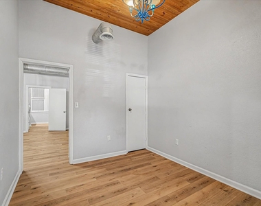 1827 Avenue O - Photo Thumbnail 12