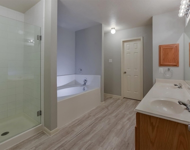 28806 Ashbrook Lane - Photo Thumbnail 14