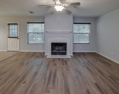 28806 Ashbrook Lane - Photo Thumbnail 4