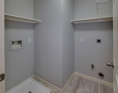 28806 Ashbrook Lane - Photo Thumbnail 18