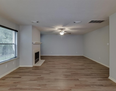 28806 Ashbrook Lane - Photo Thumbnail 7