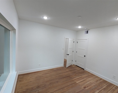 2316 Gentry Street - Photo Thumbnail 5