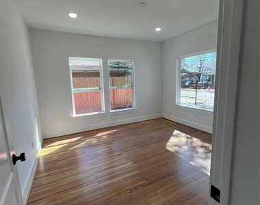 2316 Gentry Street - Photo Thumbnail 4