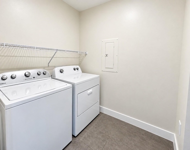3120 Smith Street - Photo Thumbnail 4