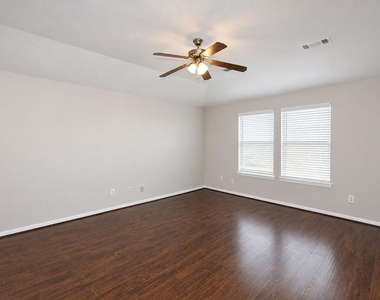 3111 Stratford Bend Drive - Photo Thumbnail 5