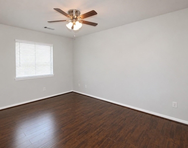 3111 Stratford Bend Drive - Photo Thumbnail 7