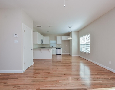 924 E 39th Street - Photo Thumbnail 6
