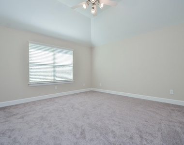 924 E 39th Street - Photo Thumbnail 18