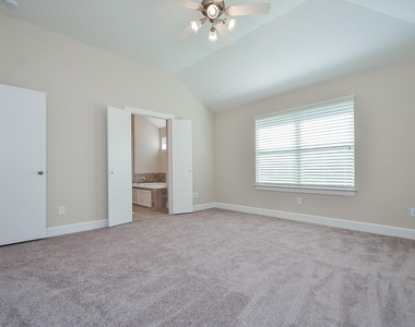 924 E 39th Street - Photo Thumbnail 15