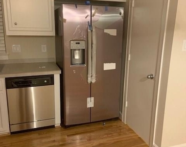 924 E 39th Street - Photo Thumbnail 12