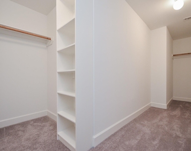 924 E 39th Street - Photo Thumbnail 22