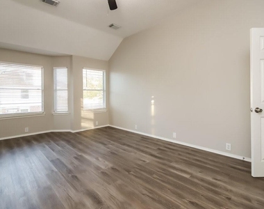 11003 Sentry Court - Photo Thumbnail 9