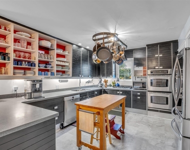 4304 Roseneath Drive - Photo Thumbnail 14
