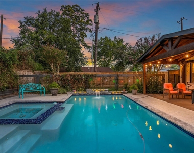 4304 Roseneath Drive - Photo Thumbnail 33