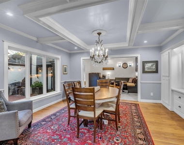 4304 Roseneath Drive - Photo Thumbnail 10