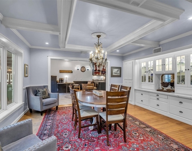 4304 Roseneath Drive - Photo Thumbnail 11