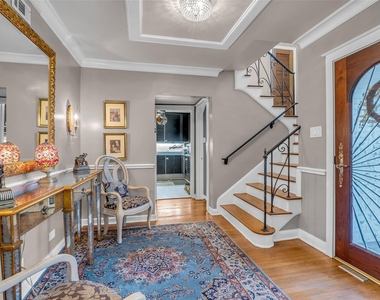 4304 Roseneath Drive - Photo Thumbnail 5