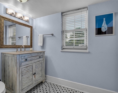 4304 Roseneath Drive - Photo Thumbnail 17