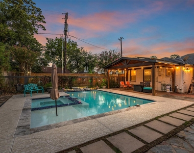 4304 Roseneath Drive - Photo Thumbnail 28