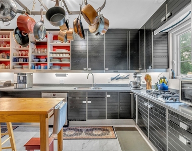 4304 Roseneath Drive - Photo Thumbnail 16