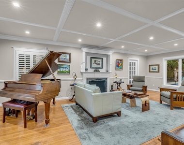 4304 Roseneath Drive - Photo Thumbnail 6