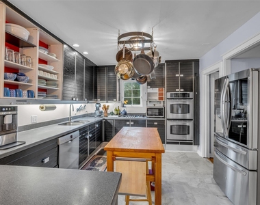 4304 Roseneath Drive - Photo Thumbnail 13