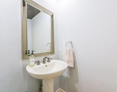 2415 Stoney Brook Drive - Photo Thumbnail 15