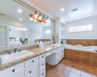 2415 Stoney Brook Drive - Photo Thumbnail 17