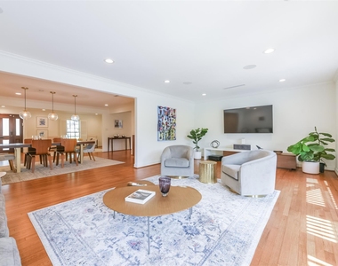 2415 Stoney Brook Drive - Photo Thumbnail 8