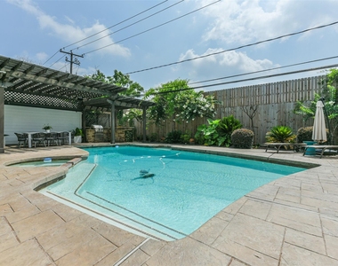 2415 Stoney Brook Drive - Photo Thumbnail 23