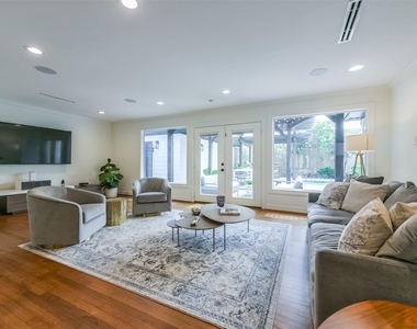 2415 Stoney Brook Drive - Photo Thumbnail 7