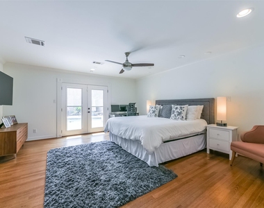 2415 Stoney Brook Drive - Photo Thumbnail 16