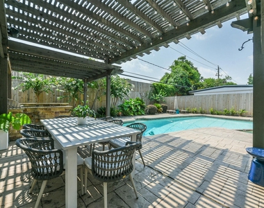 2415 Stoney Brook Drive - Photo Thumbnail 25