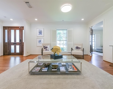 2415 Stoney Brook Drive - Photo Thumbnail 3